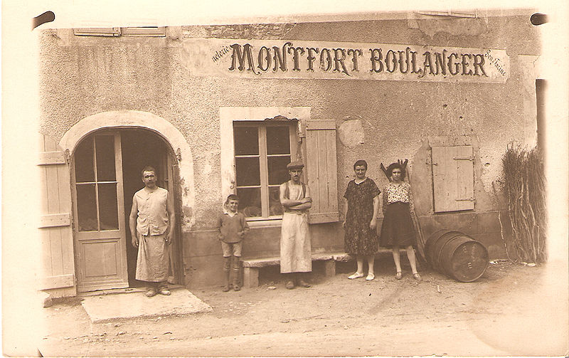 Image:Azé (71) La boulangerie en 1930.jpg