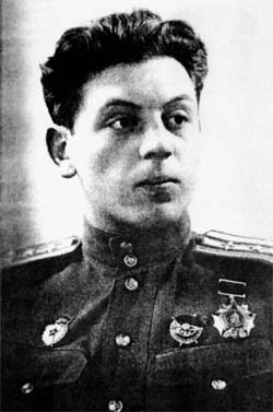 Изображение:Сталин-Василий-Иосифович-1942.jpg