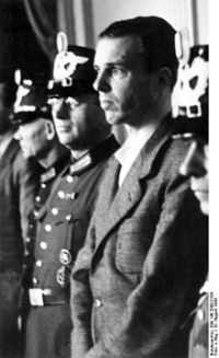 220px-Bundesarchiv Bild 146-2008-0184, Berlin, Berthold Schenk Graf v Stauffenberg.jpg