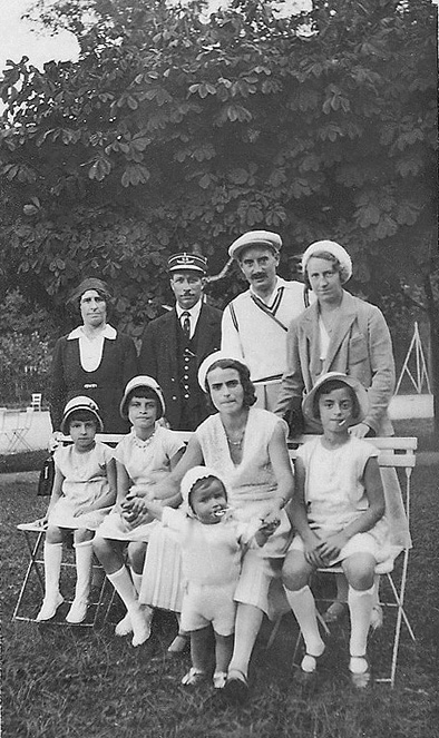 Image:Familles Marteau et Camier vers 1932-1933 R.jpg