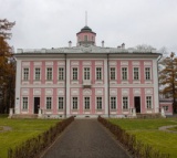 Maison-palais du domaine Viaziomy dans le style du classicisme français de l'époque Louis XVI.