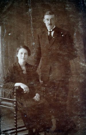 Ester Ras (b. 8 september 1902 d. 5 mei 1968) en Abraham Streefland (b. 10 april 1901 d. 29 oktober 1976).jpg