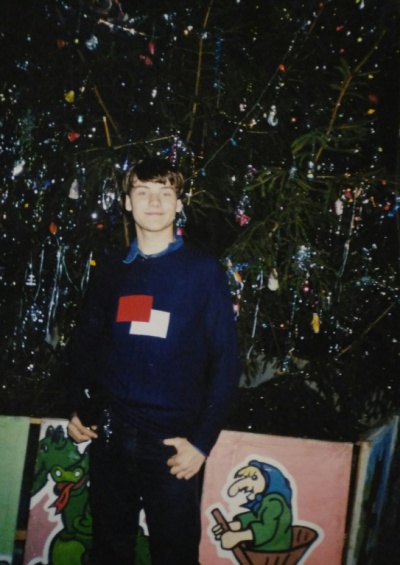 На фотографії кінець 1998 року, свято Нового року у 8й школі.