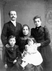 La famille Grenier, en 1893, à Saint-Pétersbourg.