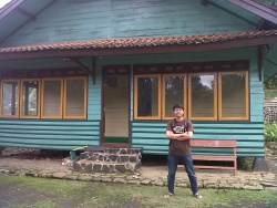 Right Rumah Pengasingan Ipik Gandamanah di Desa Malasari-Nanggung-Bogor