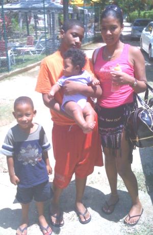 Vlietman Melissa, CC, JJ + baby Italy.jpg