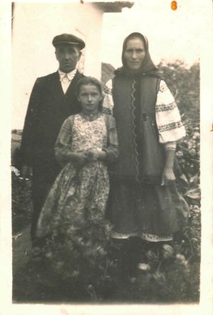 Тетяничі-Костянтин-Тетяна-Галина-1947-52.jpg