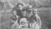 Александра Ивановна Меден с семьей (муж Иван Меден, дети: Лев, Роман, Петр, Игорь, Ольга Михайловичи Виноградовы, Иван Ив. Меден)