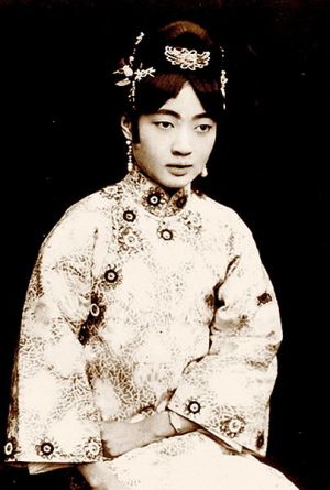 404px-Empress Gobele Wan-Rong (06).JPG