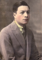 Luis Molina Uriarte, con alrededor de 20 años de edad.