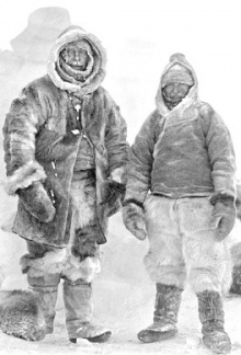 Photo de l'expédition allemande au Groenland avec hivernage en 1930 - Alfred Wegener (à gauche) et Rasmus Villumsen (Inuit) à la station « Eismitte ».