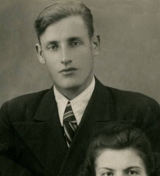 Berkas:Анатолий Михайлович Журавлёв 1927 Замьяны.jpg