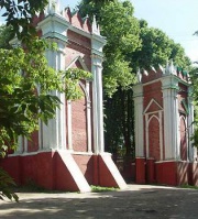 Portes d'entrée du domaine.