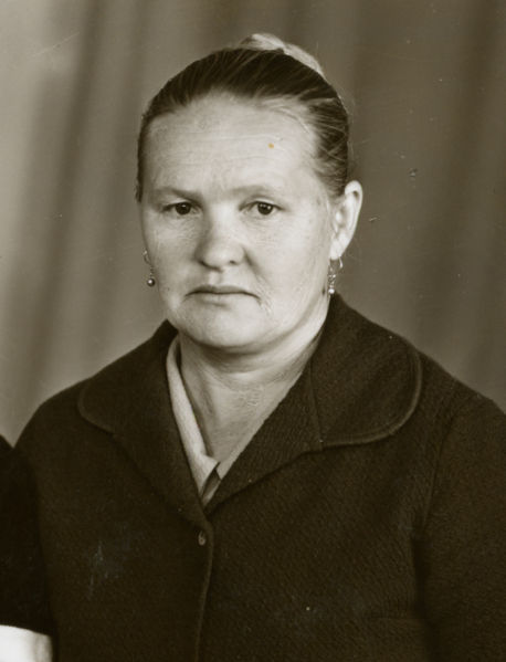 Bild:Вера Иосифовна Сидорова (Вилявина) Енотаевка.jpg