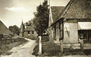Zandpad Boppesteech en de kerk Idsegahuizum.jpg