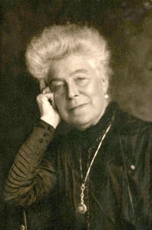 22-Adela CAPRON circa 1910.JPG